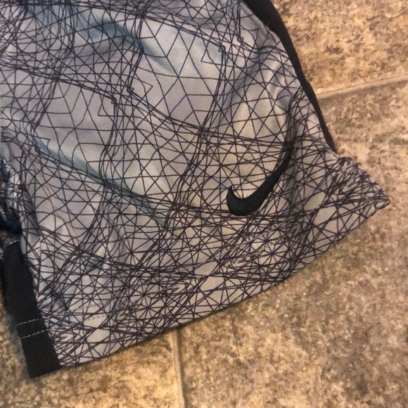 Little boys Nike basketball shorts - Picture 2 of 5